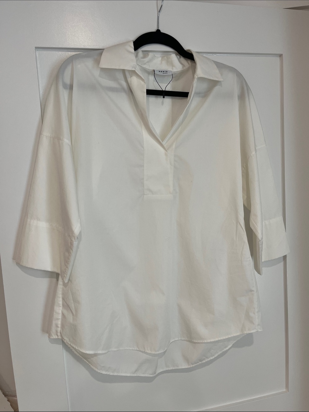 Akris Punto Cream V-Neck Cotton Tunic with Spread Collar